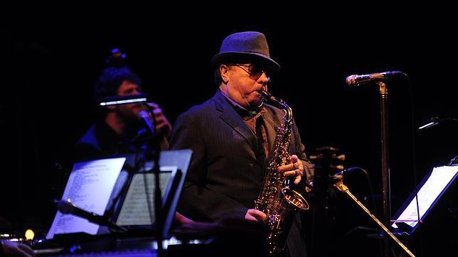 Van Morrison en un momento de su actuación en Barcelona