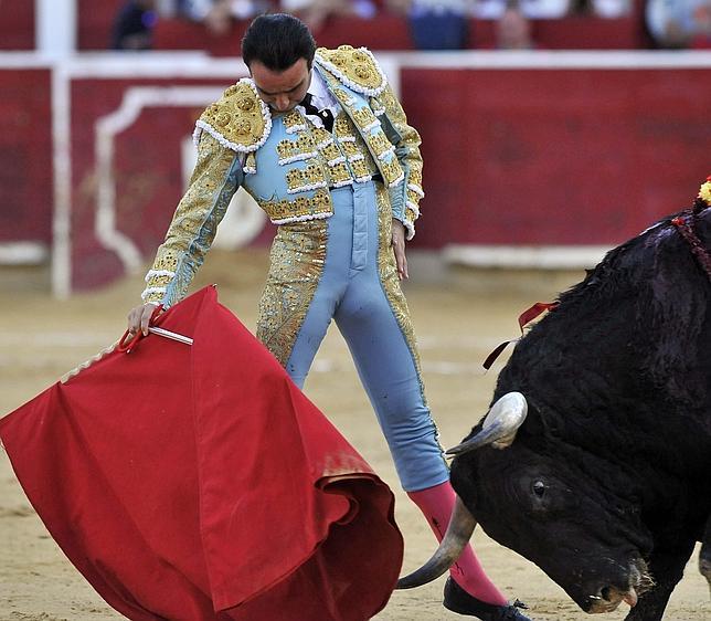 Enrique Ponce se siente en el muletazo