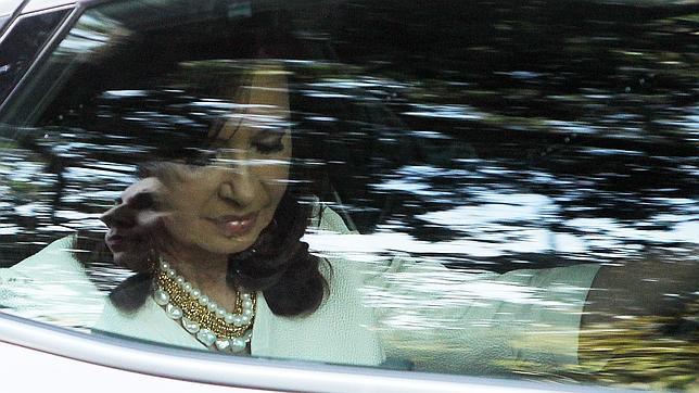 Cristina Fernández de Kirchner luciendo uno de los polémicos collares