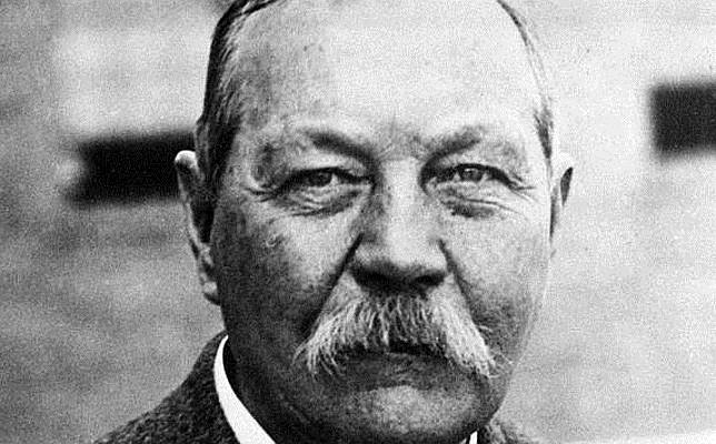 Sir Arthur Conan Doyle, autor y creador de Sherlock Holmes