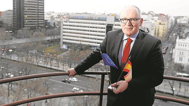 Frans Timmermans, en la terraza de la sede de la Comisión Europea en Madrid