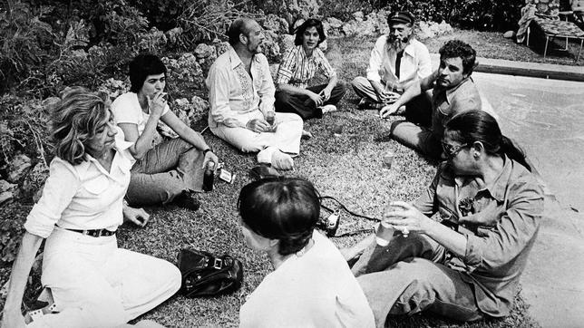 Ana María Matute, Ana Maria Moix, Jaime Gil de Biedma, Alejandra Vidal, Carlos Barral y Marsé (entre otros), en Sitges en 1970