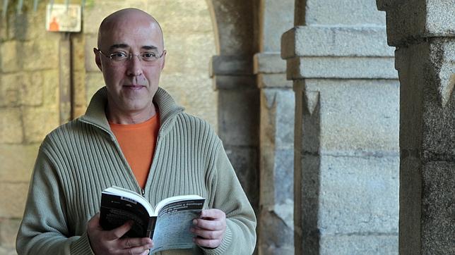 Julio Vázquez, profesor de la USC, que ha estudiado el diario inédito de Diego de Guzmán