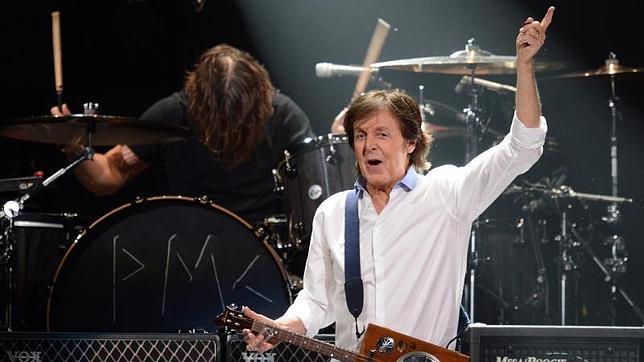 Paul McCartney durante un concierto