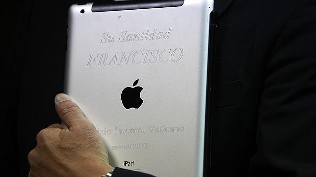 El dispositivo era un instrumento de trabajo diario del Papa, regalado a un arzobispo uruguayo que a su vez lo ha cedido