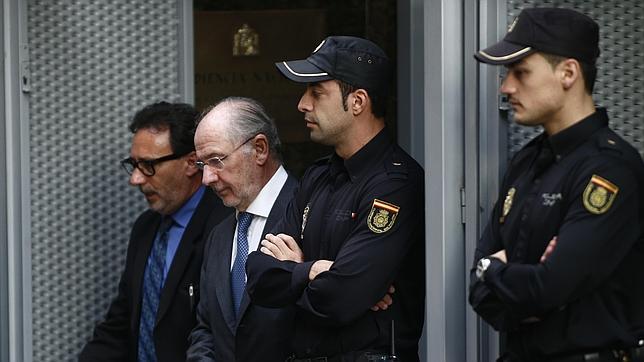 Rodrigo Rato saliendo de la Audiencia Nacional