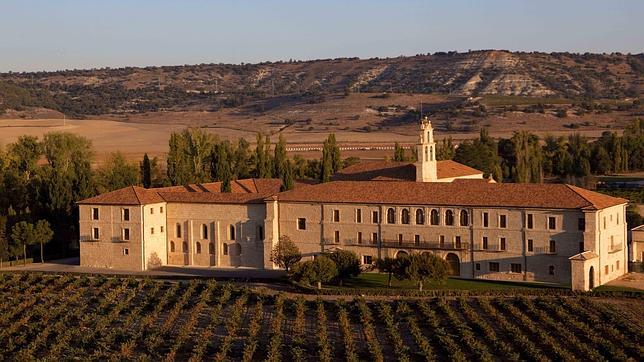 Los viñedos rodean el Abadía Retuerta Le Domaine