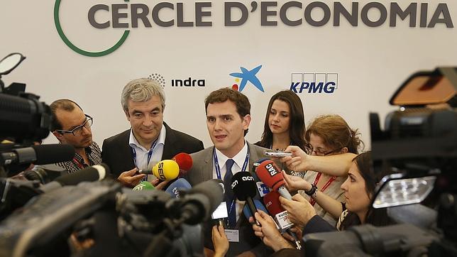 Albert Rivera responde a los periodistas