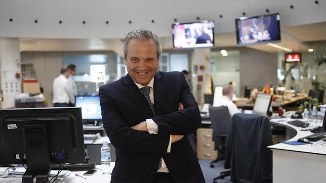 Antonio Miguel Carmona, en la redacción de ABC