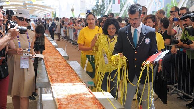 Italia Arrebata A Tomelloso Ciudad Real El Record De La Pizza Mas Larga Del Mundo