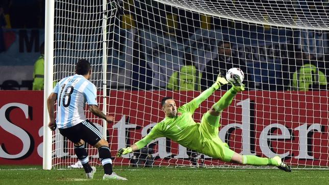 Tévez marca el gol definitivo para Argentina