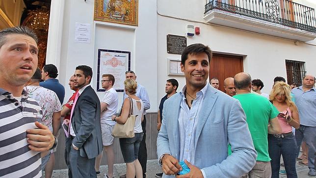 fran Rivera en las elecciones en la Hermandad de la Esperanza de Triana