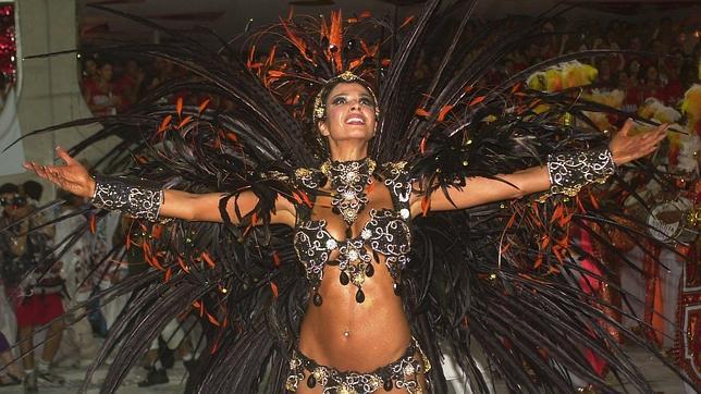 Monrad en el Sambódromo de Río de Janeiro con la Escuela de Samba Grande Rio en el año 2002