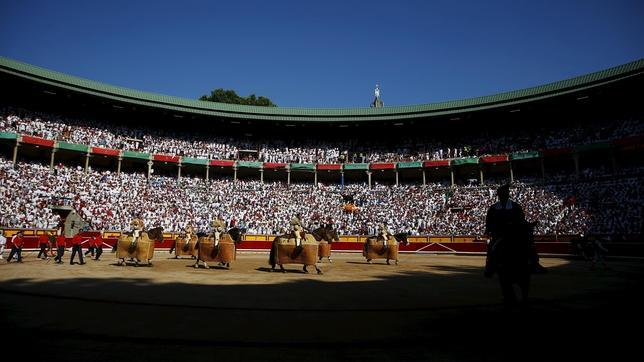 Último paseíllo de San Fermín 2015, con matadores y cuadrillas desmonterados