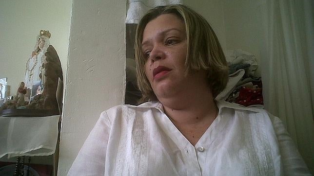 La juez María Lourdes Afiuni, en su celda de la prisión de Los Teques (Venezuela), junto a una imagen de la Virgen de Coromoto, en una magen de 2010