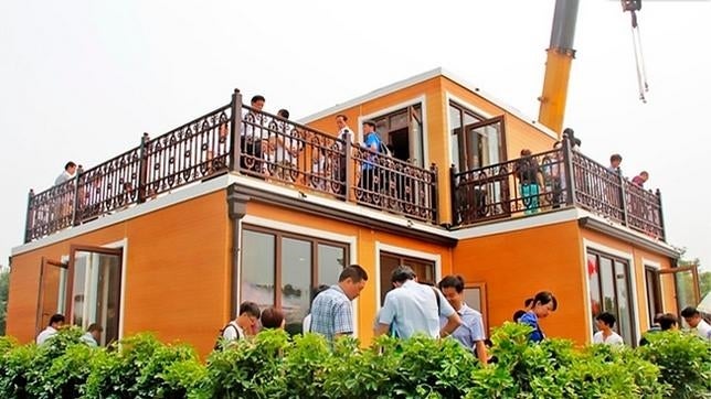 ZhuoDa ha demostrado que la impresión 3D puede aplicarse al negocio inmobiliario. Aquí uno de los «chalete express»