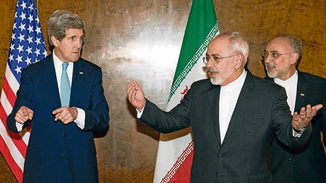 El secretario de Estado de EE.UU., John Kerry, y el ministro de Asuntos Exteriores de Irán, Mohammad Javad Zarif