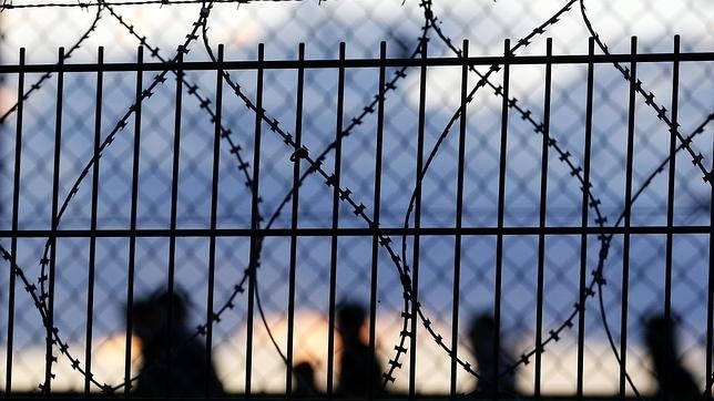 Nuevas vallasy docenas de cámaras de seguridad adicionales se han instalado en el puerto francés