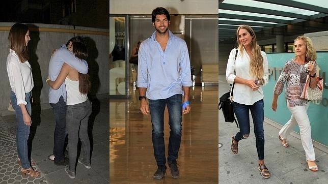 Cayetano abraza a su sobrina Cayetana, en presencia de Eva González En la derecha, Sibi, la hermana de Lourdes