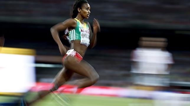 Genzebe Dibaba en la semifinal de los 1.500 metros del Mundial de Pekín