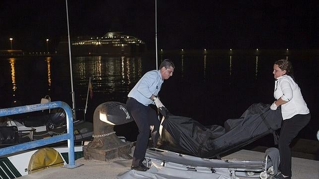 La Guardia Civil recoge el cadáver del fallecido la noche pasada