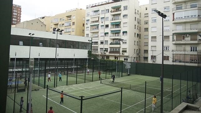 Un Edil De Carmena Veta Un Anuncio De Coca Cola En Un Polideportivo Municipal