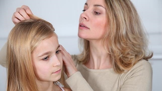 Mamá, me pica la cabeza»