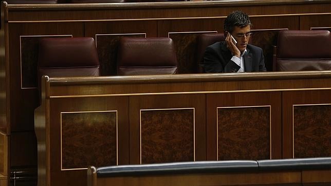 Eduardo Madina en su escaño del Congreso de los Diputados