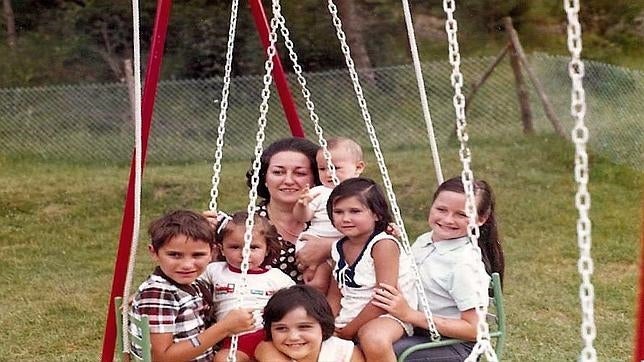 Caballé con su familia en Ripoll