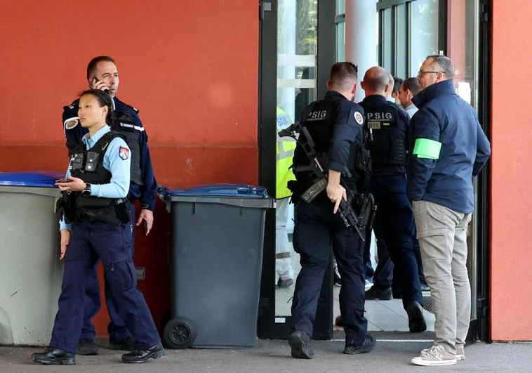 Detenido un hombre tras apuñalar a dos niñas menores cerca de un colegio en Francia
