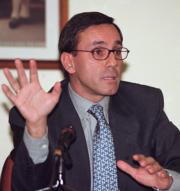 José Manuel Hesse, director del aeropuerto, explicaba ayer el balance del año. Daniel G. López