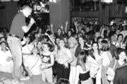 El Ayuntamiento y el Plan Nacional sobre Drogas apoyan un horario sin bebidas alcohólicas en las discotecas. ABC