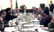 Rafael Puyol conversa con Álvarez del Manzano, en presencia de Julio Iglesias y José María Michavila. Julián de Domingo