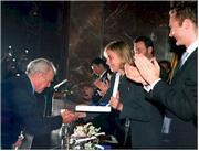 Imagen de archivo del 9 de febrero del 2000 en la que Kubala recibe la Gran Cruz del Mérito Deportivo de manos de los duques de Palma