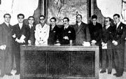 Ateneo de Sevilla, de izquierda a derecha: Rafael Alberti, Federico García Lorca, Chabas, Bacarisse, José M. Platero, Blasco Garzón, Jorge Guillén, José Bergamín, Dámaso Alonso y Gerardo Diego, miembros de una generación fiel a Góngora. ABC
