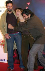 Ernesto Alterio, Leonor Watling y Leonardo Sbaraglia, ayer en Madrid. EFE
