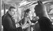 Chris Nolan dirige a Christian Bale en presencia de Katie Holmes