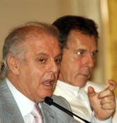 AP Barenboim, en primer término, junto a Peter Mussbach, ayer en Milán