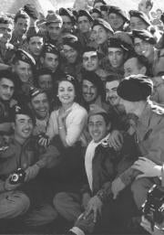 ABC Carmen Sevilla viajó a Ifni para animar a nuestros soldados en diciembre de 1957