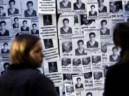 Los jóvenes piden ante el «Balcón de Rosales» más alternativas de ocio