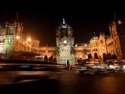 Imagen de la estación de trenes de Victoria Terminus en Bombay, la India./ Archivo