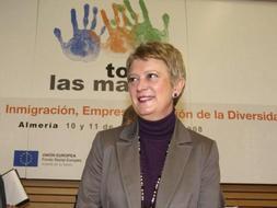La secretaria de Estado de Inmigracion y Emigracion, Consuelo Rumí, durante la clausura del congreso celebrado en Roquetas de Mar (Almería). /Efe