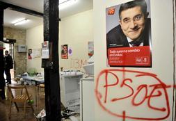 Ataque proetarra a la sede del PSE en Elorrio (Vizcaya)