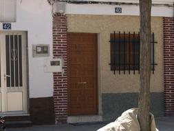El matrimonio rumano detenido llevaba unos meses viviendo en la calle El Caño 40 de Nava del Rey , tras pasar un tiempo residiendo en Medina del Campo./ Efe