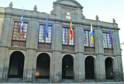 Más del 93% de los ayuntamientos canarios deben dinero a los bancos