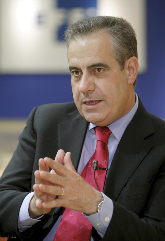 El ministro de Trabajo e Inmigración, Celestino Corbacho, que teme que la cifra de desempleados sin prestación aumente si no hay salidas a la crisis. / Efe