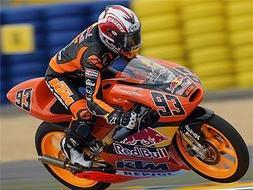 Márquez arrebata a Lorenzo el mérito de ser español más joven en lograr la pole