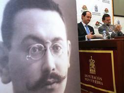 Louzán (presidente de la Diputación de Pontevedra) y Rajoy, en la presentación de la biografía de Enrique Rajoy Leloup, abuelo del presidente del PP / M. MUÑIZ