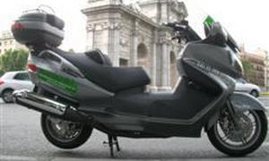 Moto-taxi: el transporte europeo que aterriza en la capital