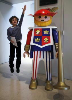 figura playmobil gigante